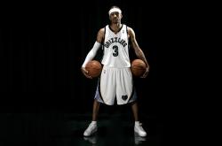 巴塞罗那次回合险胜多特蒙德，郭艾伦砍下8记关键球，全场沸腾